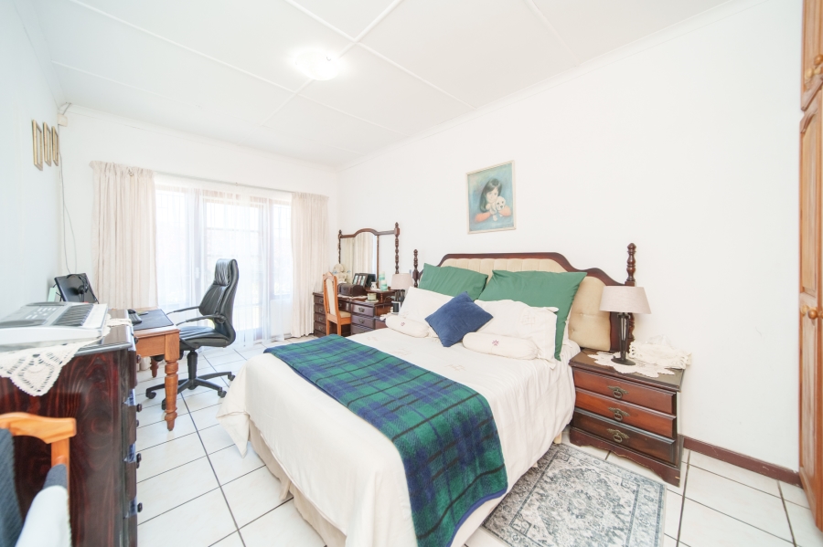 5 Bedroom Property for Sale in Queensberry Bay Eastern Cape